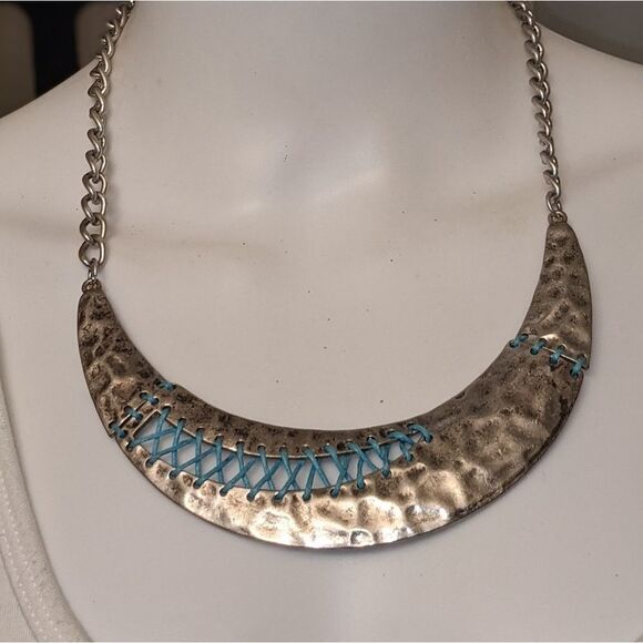 Vintage half moon silver & blue faux stitch statement neck - Picture 4 of 4